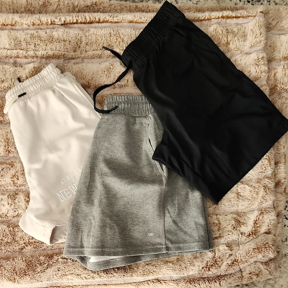 BUNDLE OF SHORTS - Picture 1 of 7